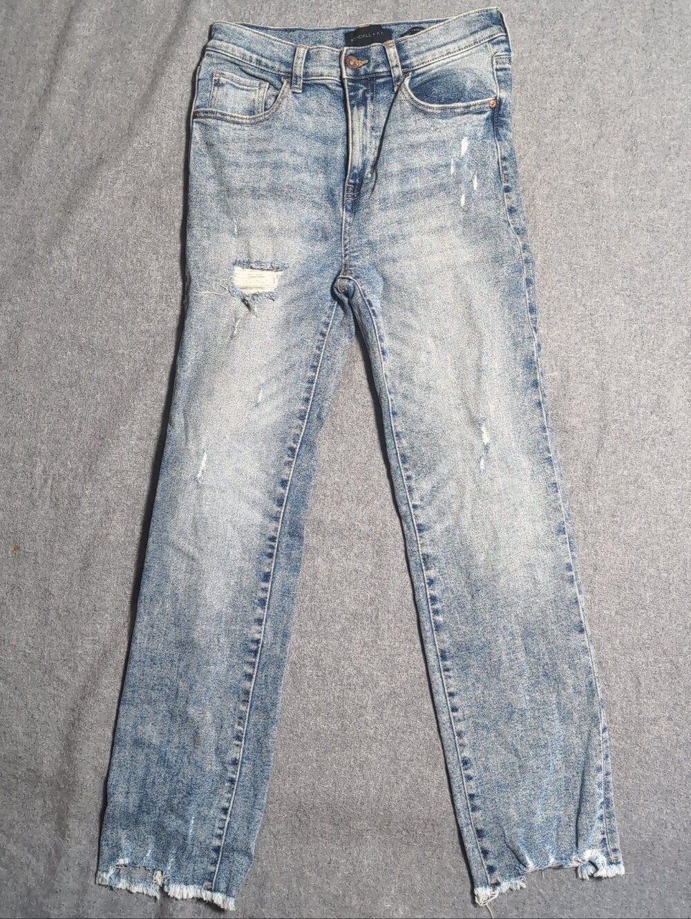 Kendall & Kylie Light Blue Distressed Straight Leg Jeans 7/28